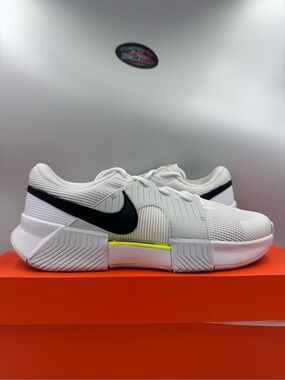 Nike Zoom GP Challenge 1.5 HC White Black Volt BRAND NEW Size 10 Women